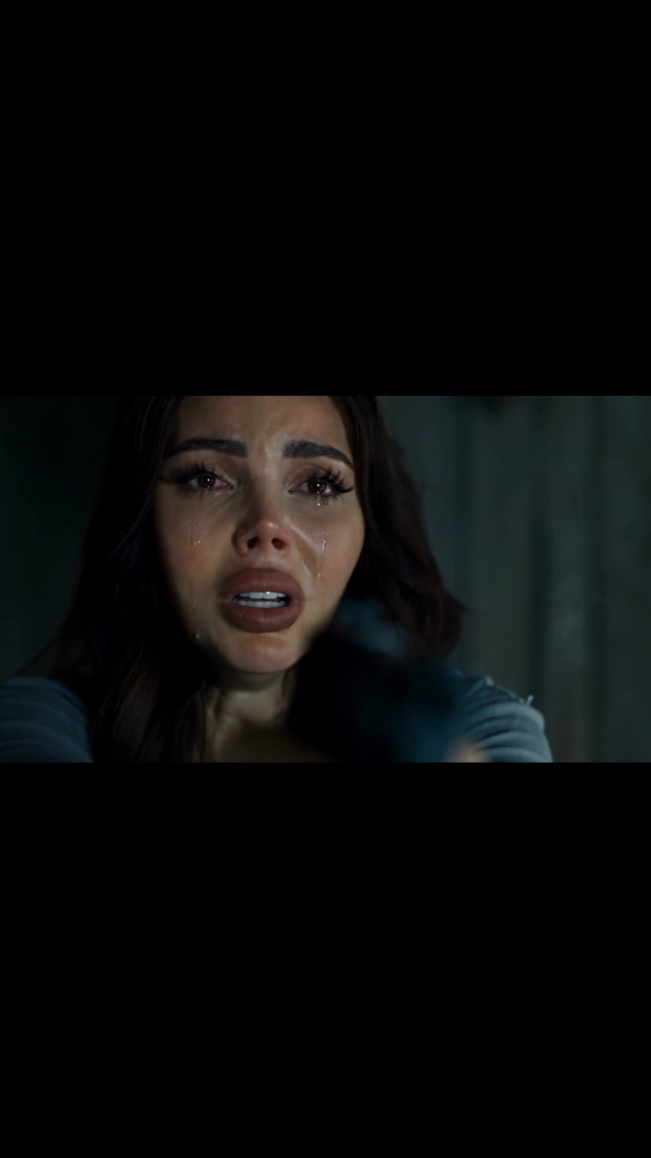 Two photos, one template, a film-grade crying scene